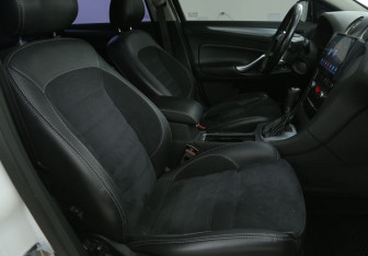 Подержанный автомобиль Ford Mondeo Sedan 2013 года (10 фото)