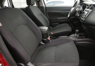 Подержанный автомобиль Mitsubishi ASX 2014 года (10 фото)