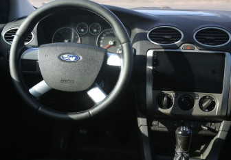 Подержанный автомобиль Ford Focus Wagon 2006 года (14 фото)