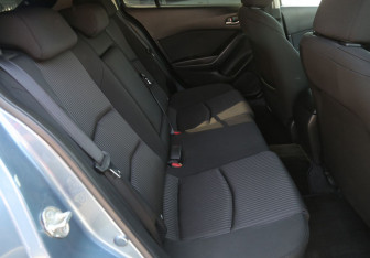 Подержанный автомобиль Mazda Axela Hatchback 2014 года (11 фото)