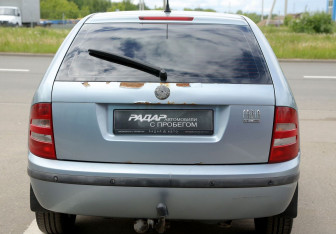 Подержанный автомобиль Skoda Fabia Wagon 2002 года (5 фото)