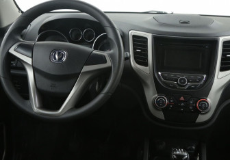 Подержанный автомобиль Changan CS35 2014 года (14 фото)