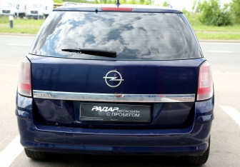 Подержанный автомобиль Opel Astra Wagon 2007 года (5 фото)