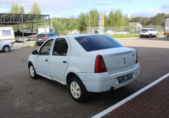 Подержанный автомобиль Renault Logan Sedan 2009 года (5 фото)