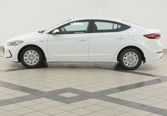 Подержанный автомобиль Hyundai Elantra Sedan 2016 года (7 фото)