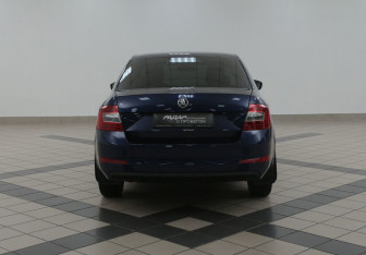 Подержанный автомобиль Skoda Octavia Liftback 2016 года (3 фото)