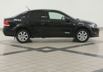 Подержанный автомобиль Volkswagen Polo Sedan 2013 года (5 фото)