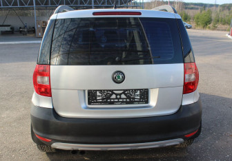 Подержанный автомобиль Skoda Yeti 2012 года (6 фото)