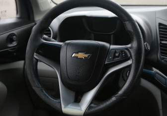 Подержанный автомобиль Chevrolet Orlando 2012 года (16 фото)
