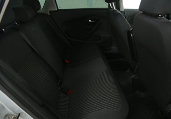 Подержанный автомобиль Volkswagen Polo Sedan 2012 года (11 фото)
