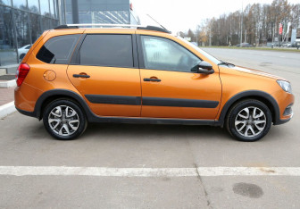 Подержанный автомобиль LADA (ВАЗ) Granta Wagon 2019 года (7 фото)