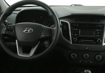 Подержанный автомобиль Hyundai Creta 2018 года (14 фото)