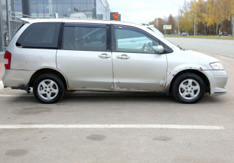 Подержанный автомобиль Mazda MPV 2000 года (7 фото)
