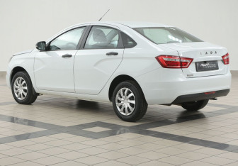 Подержанный автомобиль LADA (ВАЗ) Vesta Sedan 2019 года (2 фото)