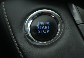 Подержанный автомобиль Toyota RAV4 2017 года (19 фото)