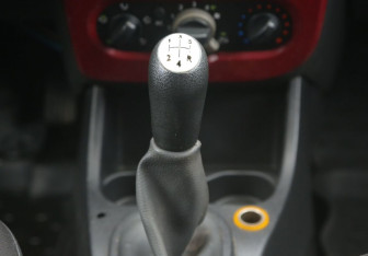 Подержанный автомобиль Renault Logan Sedan 2010 года (13 фото)