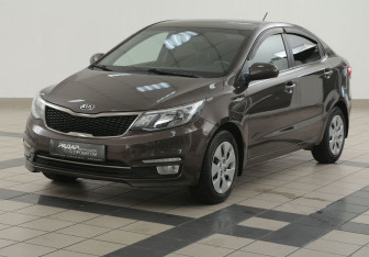 Подержанный автомобиль Kia Rio Sedan 2017 года (8 фото)