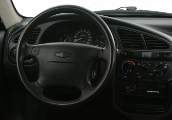 Подержанный автомобиль Chevrolet Lanos 2007 года (14 фото)