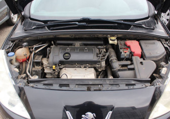 Подержанный автомобиль Peugeot 408 2013 года (18 фото)
