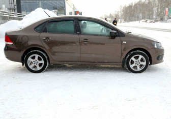 Подержанный автомобиль Volkswagen Polo Sedan 2014 года (7 фото)