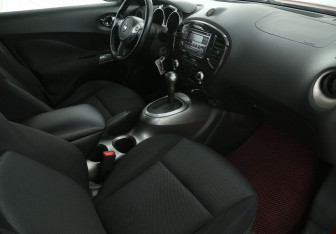 Подержанный автомобиль Nissan Juke 2012 года (9 фото)
