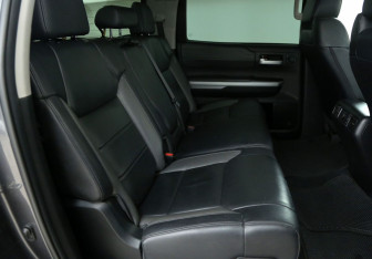 Подержанный автомобиль Toyota Tundra 2020 года (11 фото)