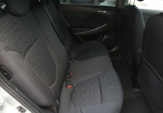 Подержанный автомобиль Hyundai Solaris Hatchback 2015 года (11 фото)