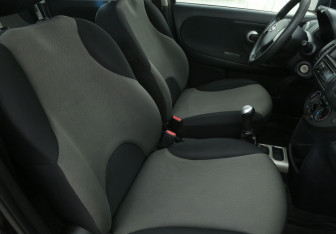 Подержанный автомобиль Nissan Note 2012 года (10 фото)