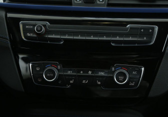 Подержанный автомобиль BMW X1 2019 года (13 фото)