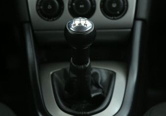 Подержанный автомобиль Peugeot 408 2012 года (15 фото)