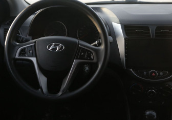 Подержанный автомобиль Hyundai Solaris Sedan 2015 года (14 фото)