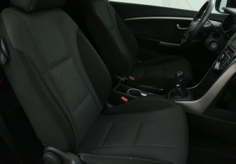 Подержанный автомобиль Hyundai i30 Hatchback 2013 года (10 фото)