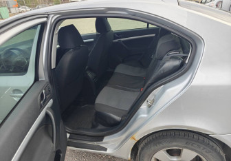Подержанный автомобиль Skoda Octavia Liftback 2009 года (12 фото)