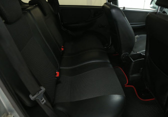 Подержанный автомобиль Chevrolet Niva 2015 года (11 фото)