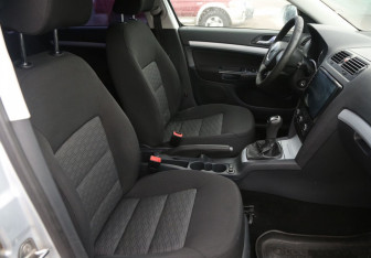 Подержанный автомобиль Skoda Octavia Liftback 2011 года (10 фото)