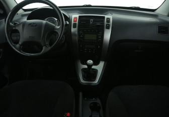 Подержанный автомобиль Hyundai Tucson 2008 года (12 фото)