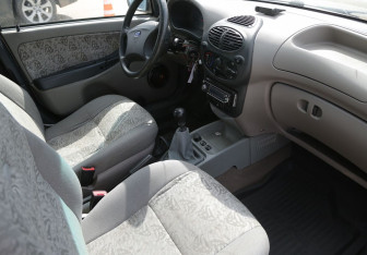 Подержанный автомобиль LADA (ВАЗ) Kalina Sedan 2006 года (9 фото)