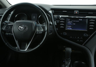 Подержанный автомобиль Toyota Camry Sedan 2018 года (14 фото)
