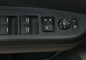 Подержанный автомобиль Honda CR-V 2013 года (20 фото)