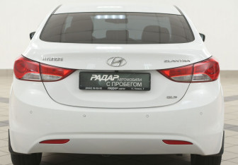 Подержанный автомобиль Hyundai Elantra Sedan 2011 года (3 фото)