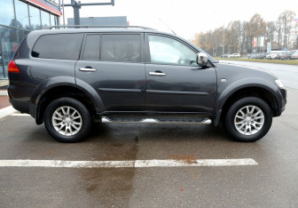 Подержанный автомобиль Mitsubishi Pajero Sport 2013 года (7 фото)