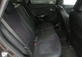 Подержанный автомобиль Kia Rio Sedan 2016 года (11 фото)