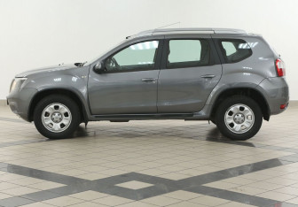 Подержанный автомобиль Nissan Terrano 2014 года (7 фото)