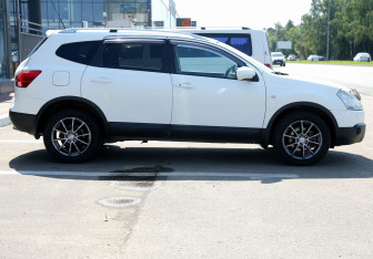 Подержанный автомобиль Nissan Qashqai+2 2009 года (7 фото)