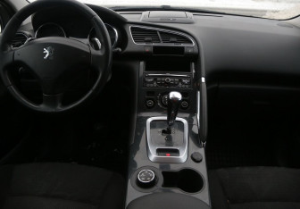 Подержанный автомобиль Peugeot 3008 2011 года (12 фото)