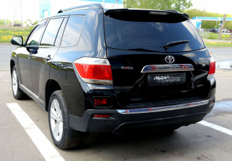 Подержанный автомобиль Toyota Highlander 2012 года (4 фото)