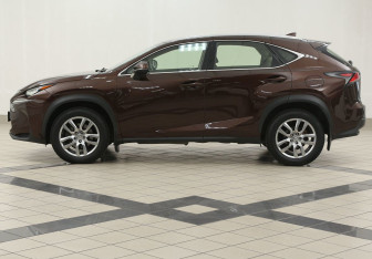 Подержанный автомобиль Lexus NX 2017 года (8 фото)