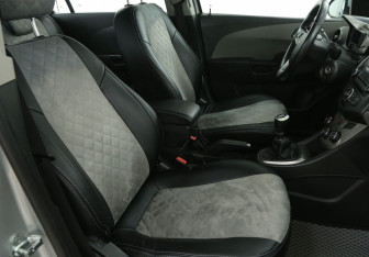 Подержанный автомобиль Chevrolet Aveo Sedan 2012 года (10 фото)