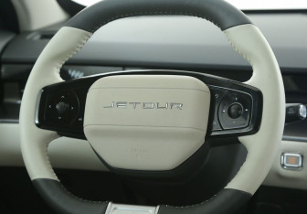 Подержанный автомобиль Jetour Dashing 2023 года (16 фото)