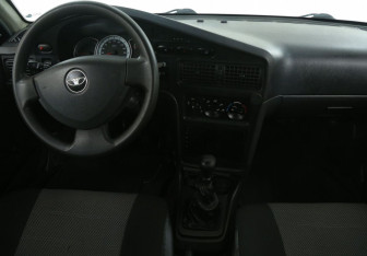 Подержанный автомобиль Daewoo Nexia Sedan 2010 года (12 фото)